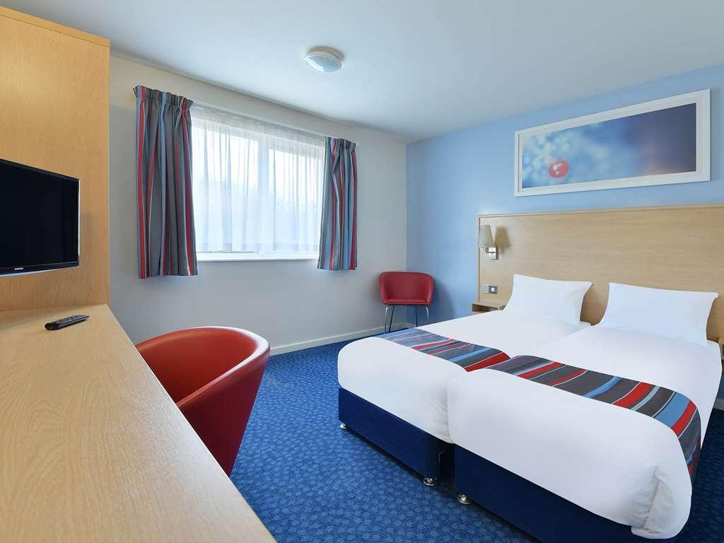 Travelodge Harlow Pokój zdjęcie