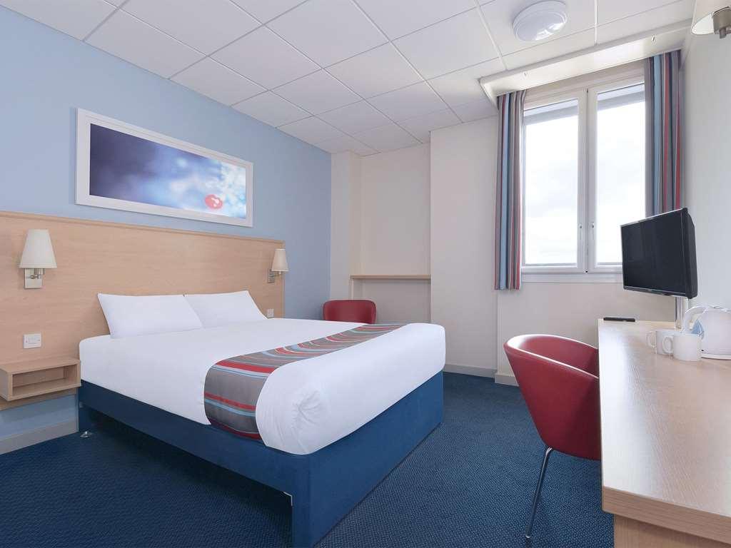 Travelodge Harlow Pokój zdjęcie