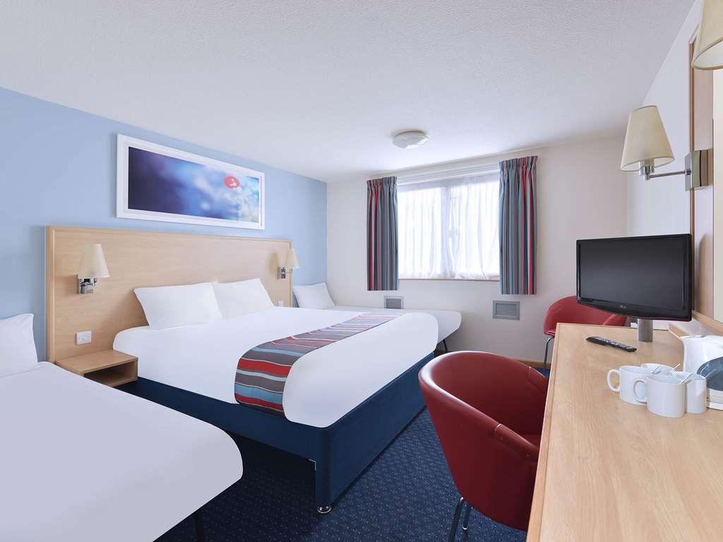 Travelodge Harlow Pokój zdjęcie
