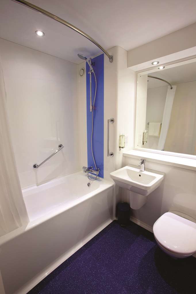 Travelodge Harlow Pokój zdjęcie